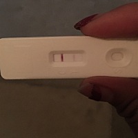 我末次月经是3月五号，十七号同房一次，二十七号一次，都是安全期吧，现在还没有来月经，昨天一试第二到...