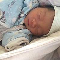 欢迎我们家的小帅哥，虽然觉得死了一回，你的到来一切都值得了