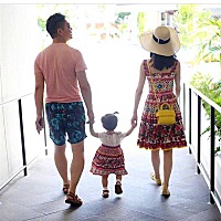 以前特别想要个大胖儿子，后面在微博看了这张照片后觉得女儿还是很好的可以一起穿漂亮的裙子👗😁