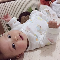 这孩子是有洁癖吧？晚上从来不换尿不湿，到了早上换了睡衣换了尿不湿就开始拉屎，每天都是，不换不拉，醉了