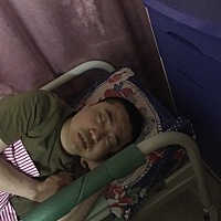 老公对我太好了，天天在医院守着我，明天手术又怕我疼受罪，心疼我，果真患难见真情