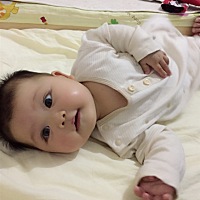 急！！！有没有一样的，宝宝有鼻塞几天，喉咙里有痰，时不时的会吐点奶，奶里伴有痰，要不要就医？宝宝...