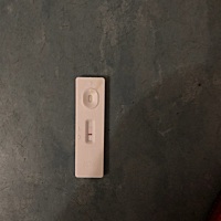 上个月是11号来的大姨妈，今天早上测试，刚开始只有一条杠，后来有一条不太明显的，是怀孕了吗？好担忧...