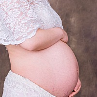 37 3了，这两天肚子发紧发硬，有宝妈知道是怎么回事吗？还有，生之前都会有些什么症状啊？