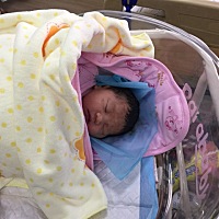 昨晚04：14分顺利产下一枚女宝[得意][得意][得意]