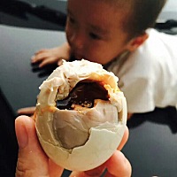 这个广西海鸭蛋太好吃了，油特多，孩子也爱吃