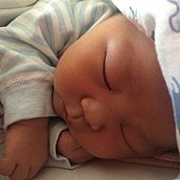 小石头出生5天了！！！剖腹产8斤小情人一枚