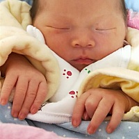 宝宝便秘严重，时常呕吐，眼屎也多，母乳奶粉混合喂养，不知是上火好还是消化不良，每天都过得忐忑不安...