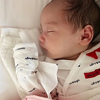 宝宝25天就断奶了，准备开始吃奶粉了，我婆婆说我狠心，我看我老公表情也不大好，可是吸奶器吸不出来， ...