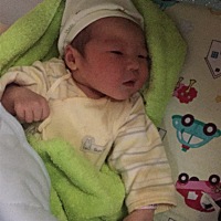 超预产期9天的小捣蛋，头胎，顺产男宝，破水到分娩2小时35分钟完成，你是麻麻最好的礼物🎁，看来这双...