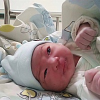 早上五点多发作了，到晚上7点多都没顺出来，最后改剖腹，真是什么苦都受了，还好宝宝很健康，一直以为是...