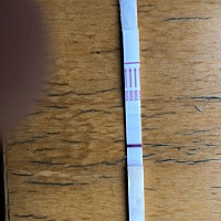 早上测的还是白的，过了好几个小时，居然有一点点粉粉的，这是怀了吗？大家帮我看看，过了好几个小时了...