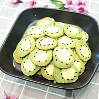 简单九个步骤，好看又好吃且营养的青汁猕猴桃饼干！宝宝很爱的哟！ 原料： 无盐黄油60克   糖粉35克  ...