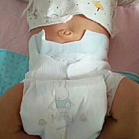 新生儿该如何穿纸尿裤