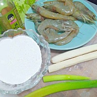 《乐小萌宝宝辅食晚餐教程》 绿蔬山药鲜虾肠 备料：西兰花，山药，鲜虾，玉米淀粉，乐小萌核桃油 做法：...