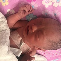 怀孕35周加一天，早产宝宝三斤九两，要住保温箱，宝宝，妈妈爱你，加油