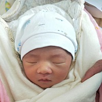 嗨 大家好 弟弟妹妹们好😄 我今天四天啦 但是我很懒呢 就喜欢睡觉💤睡觉💤