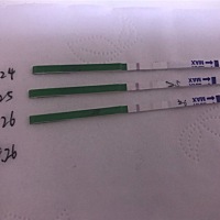 4月14.15号排卵同房，4月24到26号用排卵试纸测出来第二条线颜色淡，26号晚上也就是刚才用早早孕测了一下...