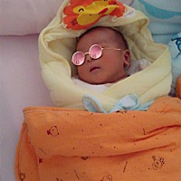 刨腹产小帅哥一枚，宝宝5天啦，怀孕时肚子上的线，下粗上细，不在一条直线上，温馨提示，孕妈们孕期少吃...