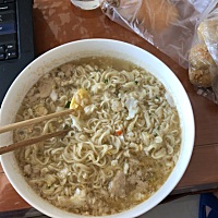 今天老公没在家，释放一下自我，太想吃泡面了，整个孕期都很馋泡面😂