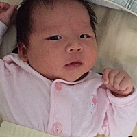 宝宝可爱的吃手手了，真是越来越萌了。😚