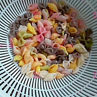 早餐反馈😋😋😋 不想吃水煮面的   来个炒面吧~ 果蔬面煮至七成熟捞出过水沥干备用~ 青菜鸡蛋下锅...