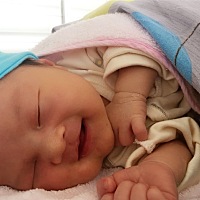 他这是睡觉梦见什么了，这么开心