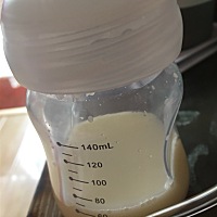 顺产第7天，这几天每次都得差不多吸这么多奶。一天🉐好几次！好浪费哦⊙∀⊙！