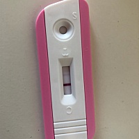 3月31日上次月经来潮，大约4月21日排卵，今天5月3日，未来月经。以前有过月经推迟。现在是排卵期同房后1...