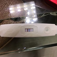 今早测出来的，这是怀孕了吗？但是离月经期还有两天呢。。这正常吗？各位宝妈们。心情有点激动但又害怕失望