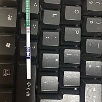 备孕三个月。连续测了3天都像图二一样。感觉像是有一点点灰色吧，怎么今天下午测出来两条杠？不会又是乌...