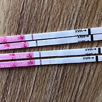 想让大家给我看看我应该是后天大姨妈今天早上测的这样