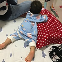 这个小盆友昨晚十二点睡得🙈