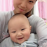 我的宝宝8个月了，和婆婆住一起，婆婆不帮忙带宝宝，也没给宝宝买过一件衣服，纸尿裤也没给买过一次，我...