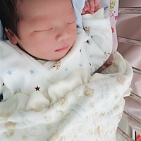 提前四天抛腹产男宝7斤4两