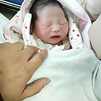 儿子从出生到现在长了5斤。母乳不是很够，坚持每天都在喝汤。生宝宝前说等生完就要马上减肥，真正做了妈...