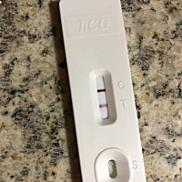 亲们，今天是月经推迟第3天，偶尔小腹痛，这是中奖了吗……