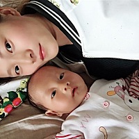 今天我也算是过节了，明年的今天，这位小朋友会不会给我说“妈妈，节日快乐”呢？