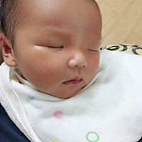 宝宝出生11天，坚持母乳喂养