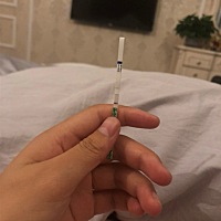 看不懂也不知道是不是怀孕。那一条杠超级浅。求宝妈指点