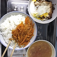 5月10号顺产6斤4两，男宝。现在在老家坐月子。这几天啊，真是快接受不来了，这也不能吃，那也不能吃，这...