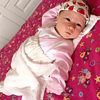 宝贝儿刚好今儿满月啦，一天天又不一样啦，妈妈只希望你健健康康快快乐乐的长大成人…