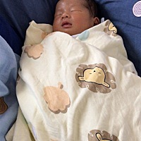 谢谢圈里的孕妈宝妈们，头两天管着两个娃，太累了，今天果断来娘家了，大宝让老公带着，我带小宝，这叫...