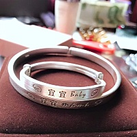 好喜欢这个镯子  好像现在就买 想把所有最好的都给宝宝