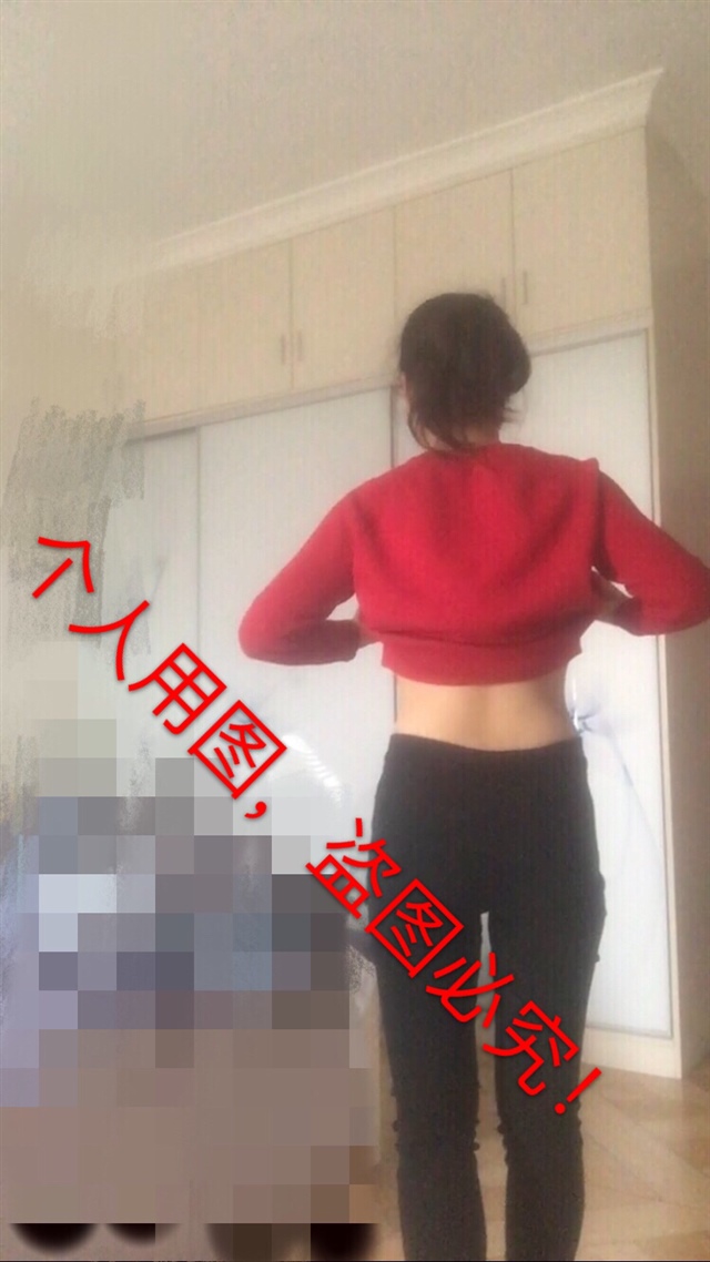 这张照片是我刚减肥一个月后拍的。