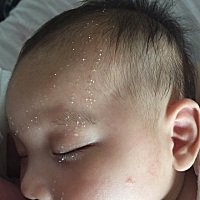 自从坠回来以后。每次吃奶都是这样。但是我看着就觉得骄傲。从不足到吃不完，走了多少弯路，付出了多少...