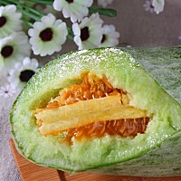 睡一觉醒来，饿了，吃点水果