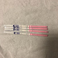 各位亲亲，5月2-5月7日月经期，麻烦各位帮忙看看，14-17号的排卵试纸是什么情况？是排过了吗？谢谢啦！...