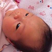 小坏蛋，今天一会功夫吐了两次，嘴巴还张大大的要吃奶