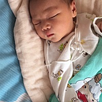 儿子，剖腹产，8.3斤。虽然少了半条命看到你感觉很值得。爸爸妈妈会用心爱你，祝圈内准妈妈好孕🍀